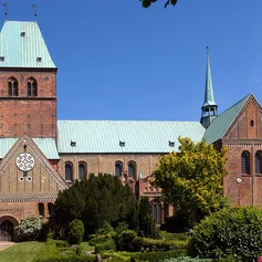 Seitliche Außenansicht des Ratzeburger Doms